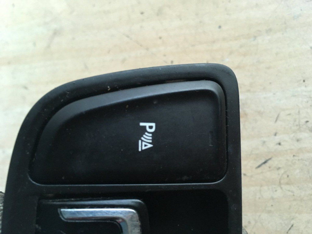 Buton asistent parcare 20925927 Opel Zafira C