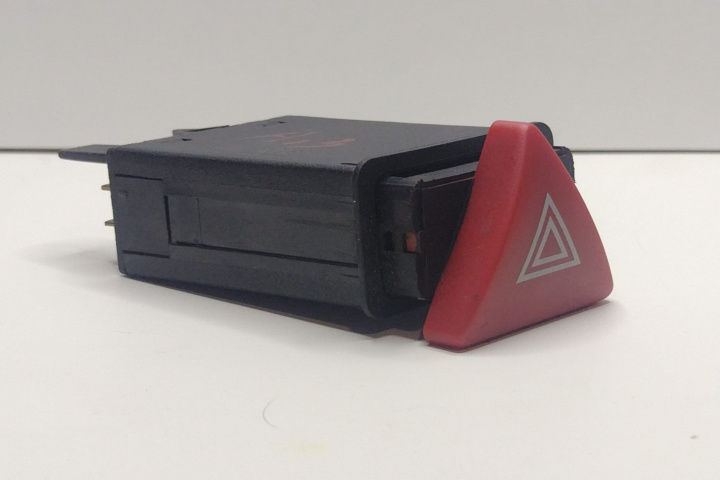 Buton Avarie, cod 8L0941509B 8L0941509B Audi A3 8L [facelift] [2000 - 2003]