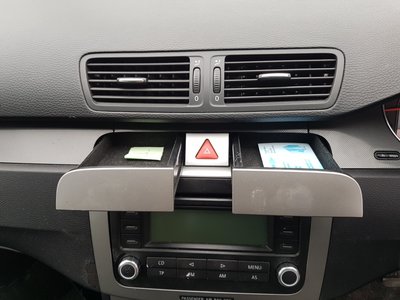 Buton Avarii cu Sertare Bord Centrale VW Passat B6