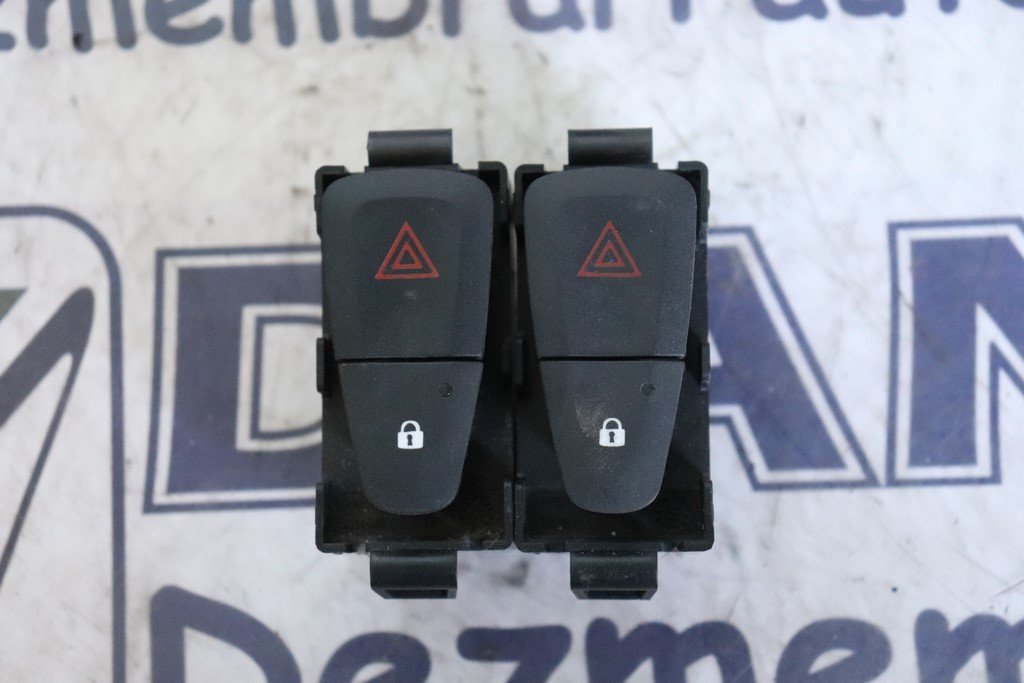 BUTON AVARII DACIA LOGAN AN : 2013 ( 2 BUC )