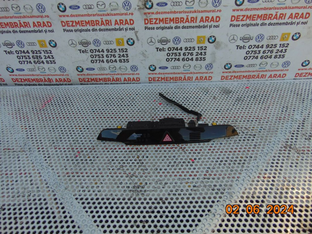 Buton Avarii Hyundai Tucson 2015-2020 ornament central buton avarii tucson 3