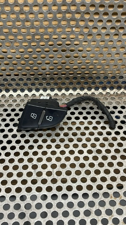 Buton blocare/deblocare uși dreapta față Audi A