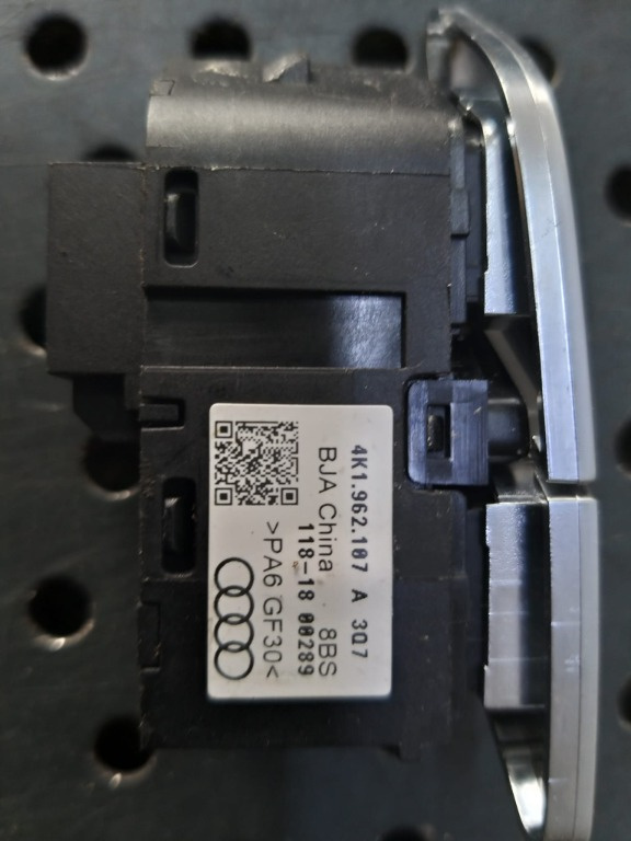 Buton blocare deblocare usa stanga fata 