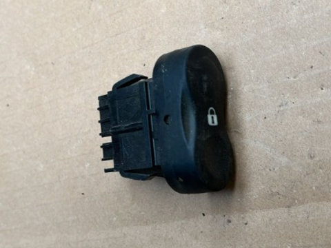 Buton blocare deblocare usi Dacia Sandero 2009