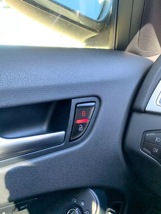 Buton blocare /deblocare usi pentru Audi
