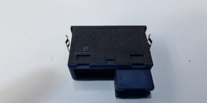 Buton capota portbagaj Cod: 8365579 BMW Seria 5 E39 [facelift] [2000 - 2004] Sedan 520 d MT (136 hp)