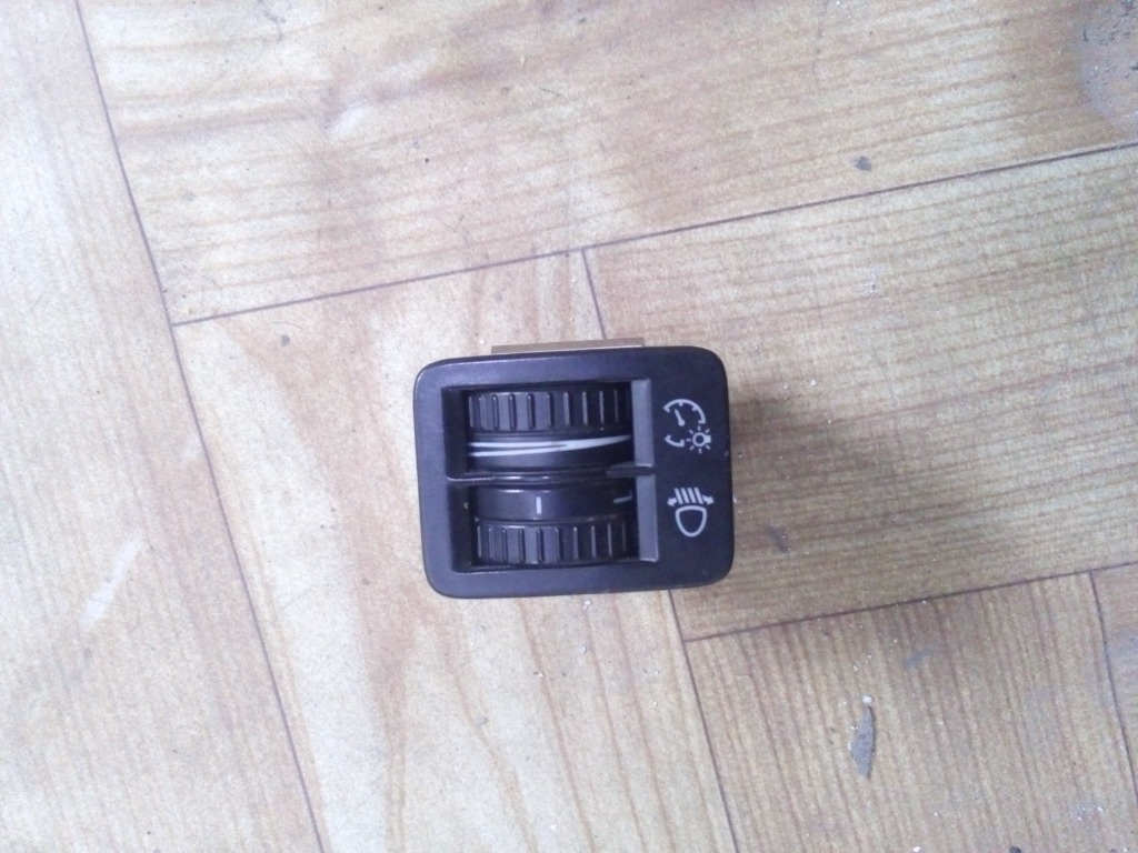 Buton comanda reglaj Faruri VW Passat B6