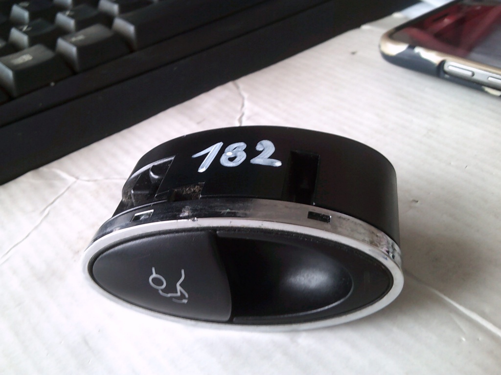Buton deschidere portbagaj Mercedes CLS, W219, A2118210379