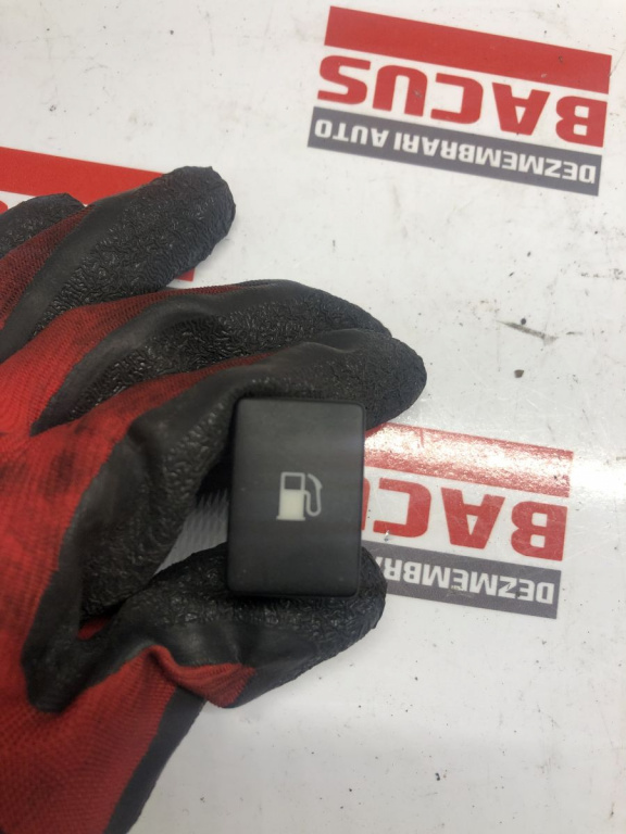 Buton deschidere rezervor Toyota Avensis, 15C252, an 2009-2015