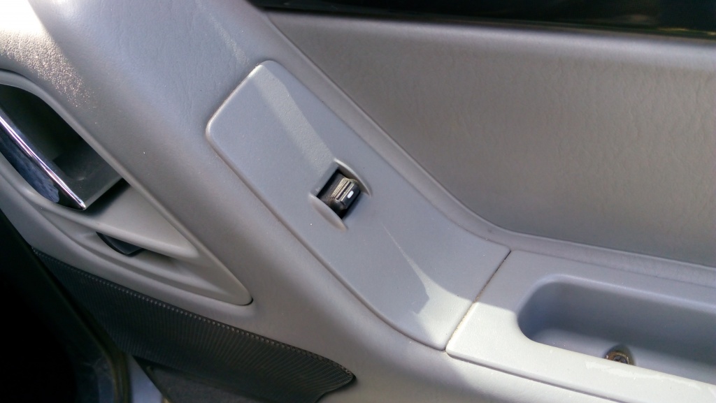BUTON GEAM ELECTRIC DREAPTA SPATE JEEP GRAND CHEROKEE 2004