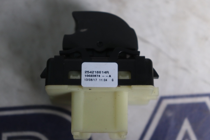 BUTON GEAM RENAULT CLIO 4 2015 254218614
