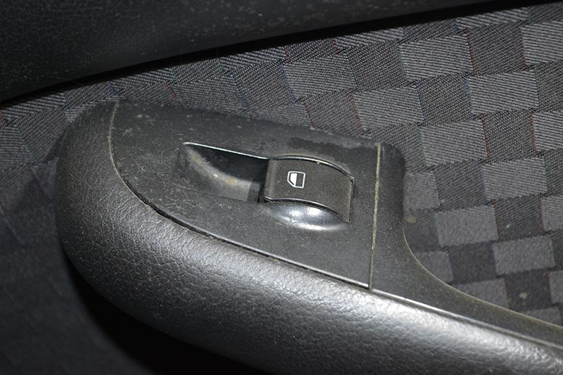 BUTON GEAM USA DREAPTA FATA AUDI A6 C5 BREAK 2005 