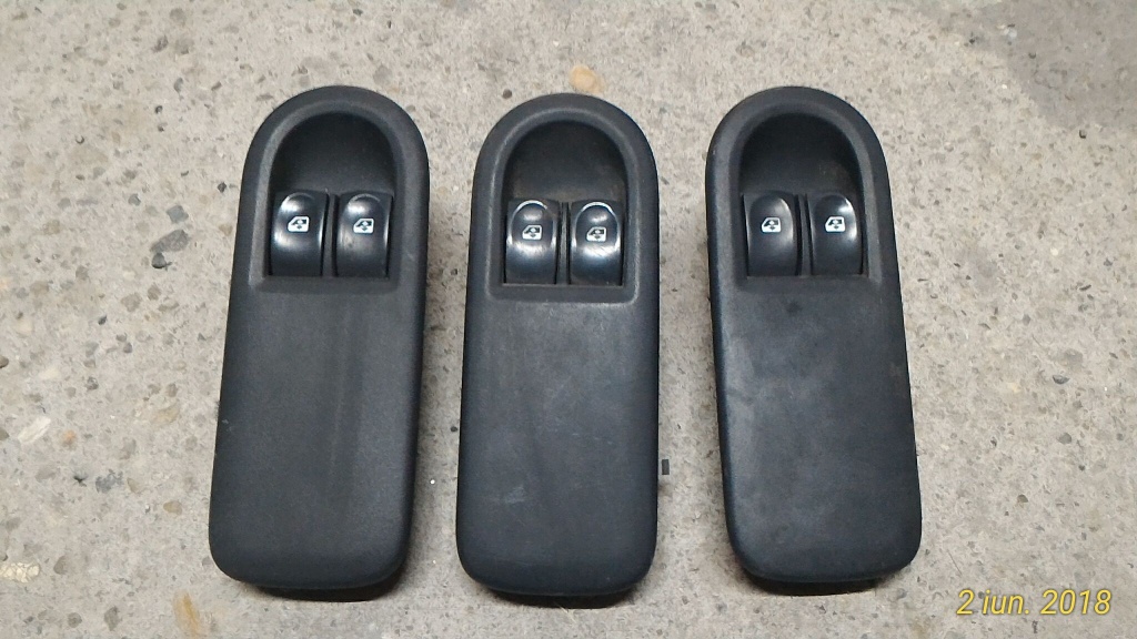 Buton geamuri electrice stanga fata Renault Clio cod : 8200356520
