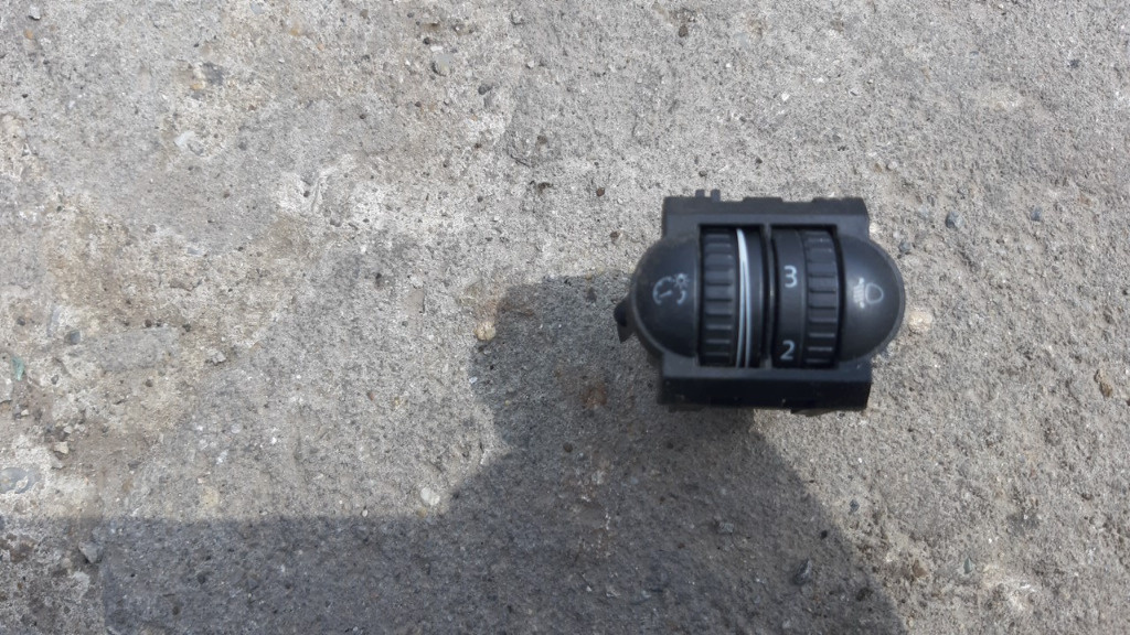 Buton reglaj faruri VW Jetta 2007