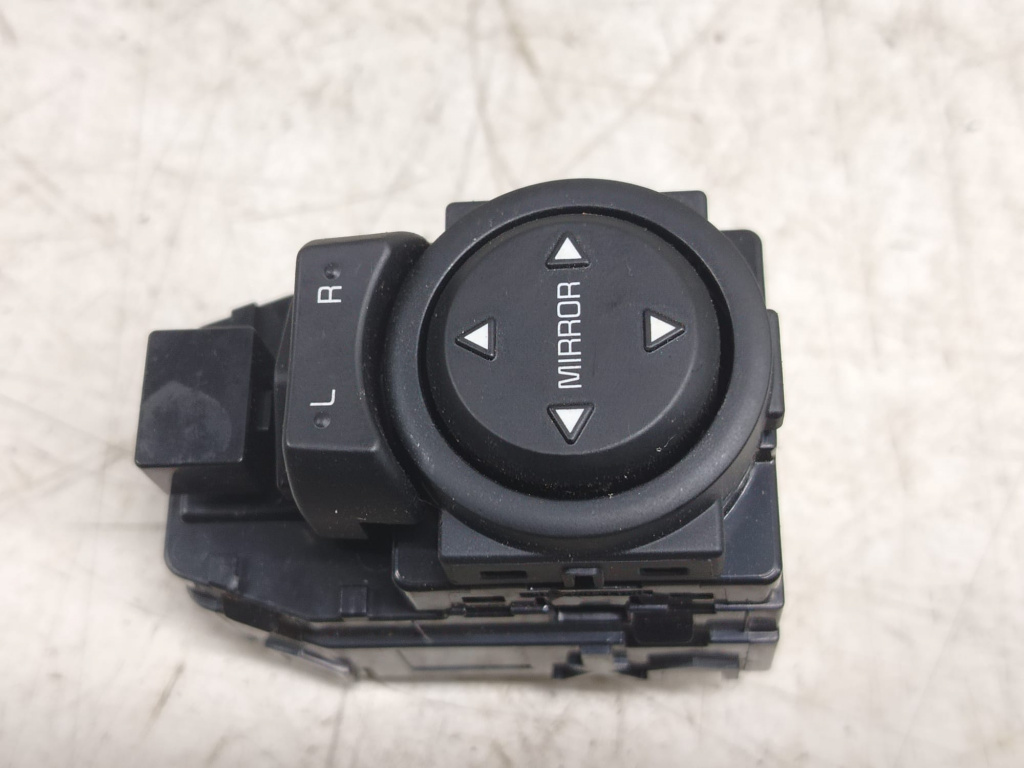 Buton reglaj oglinzi 4d64801160 Kia Rio 4 FB/UC [facelift] [2020 - 2024] 1.0 t-gdi G3LE