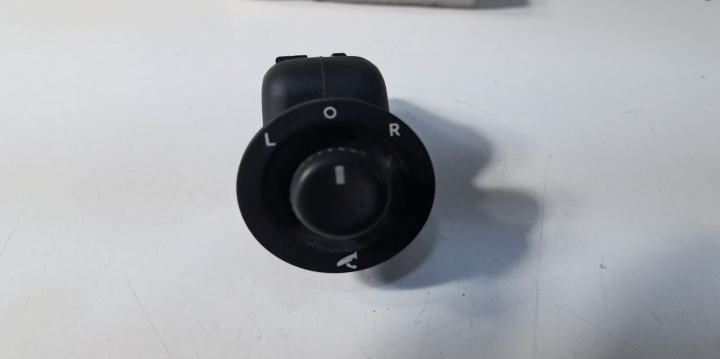 Buton reglaj oglinzi Cod: 04602789AA Jeep Compass [facelift] [2011 - 2013] Crossover 2.2 MT (136 hp)