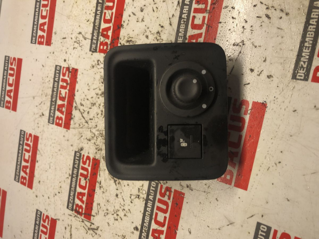 Buton reglaj oglinzi Dacia Duster 2020 cod: 681631