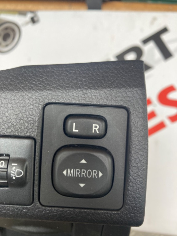 Buton reglaj oglinzi electrice toyota auris an 2015