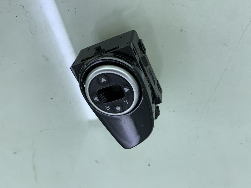 Buton reglaj oglinzi Hyundai I20 D3FA 2014-2020 DezP: 27188