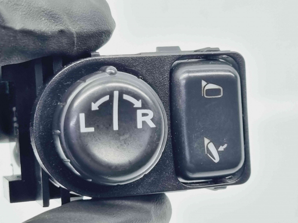 Buton reglaj oglinzi Nissan Qashqai Facelift (2) [