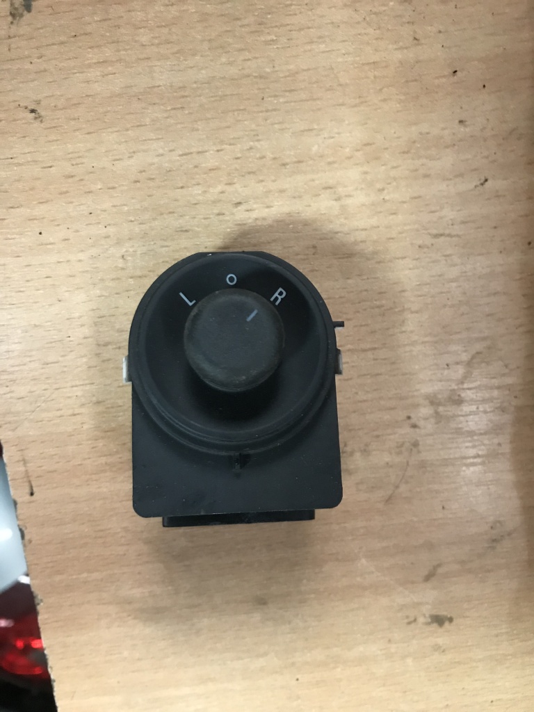 Buton reglaj oglinzi opel insignia astra j cod 13271827