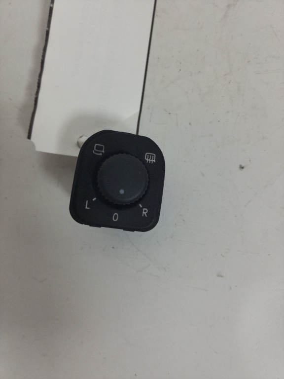 Buton reglaj oglinzi Skoda Superb an 2008 cod piesa 3T0959565A