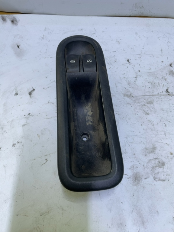 Buton ridicare geam - Parte montare: Stânga față, Alte specificații: 2 geamuri - Renault Clio 3 generation [2005 - 2009] Hatchback 3-doors