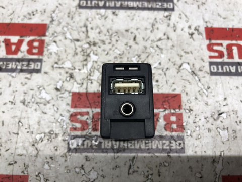 Buton Usb / Aux Toyota Auris Hybrid An 2018 Cod 861900D030