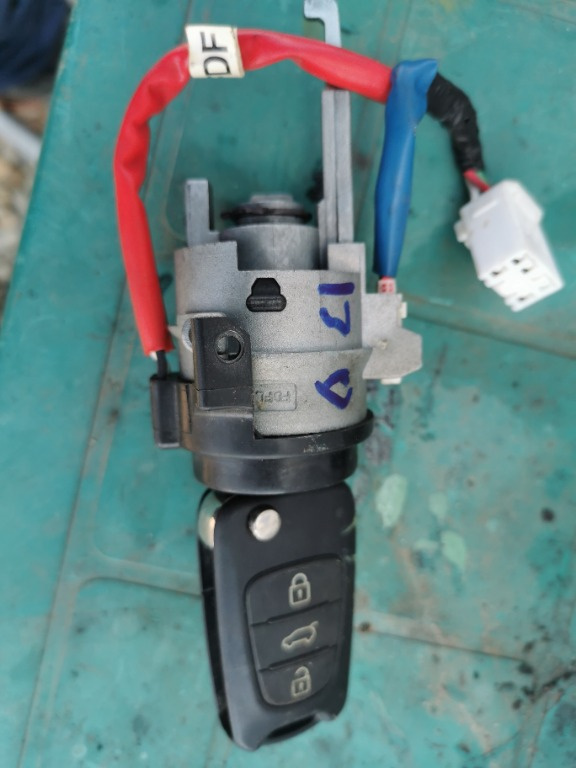 Butuc contact cu cheie briceag Hyundai i30 an FD 2007 - 2012