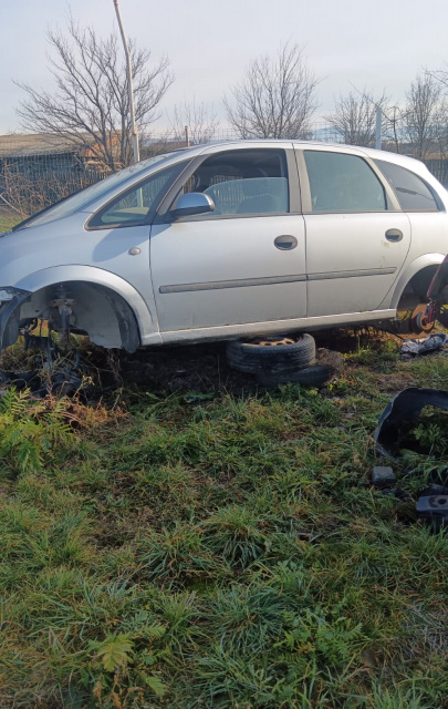 Butuc roata spate stanga Opel Meriva A