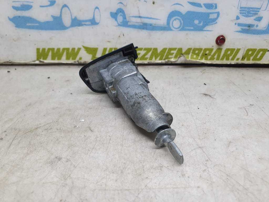 Butuc usa stanga fata 5e0837167 Skoda Oc