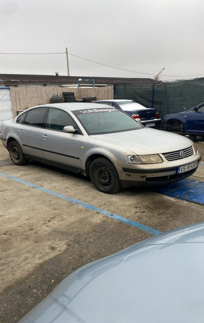 Cablu deschidere din exterior usa fata stanga Volkswagen VW Passat B5 [1996 - 2000] Sedan 4-usi 1.9 TDI AT (110 hp) volan stanga