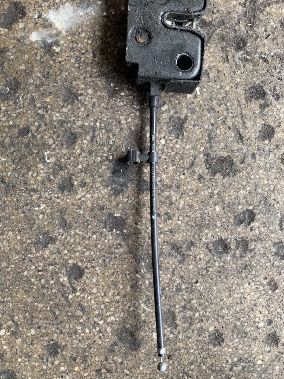 Cablu scurt broasca capota motor Skoda Octavia 2 [2004 - 2008] Liftback 5-usi 2.0 TDI MT (140 hp) (1Z3) Cod motor BKD