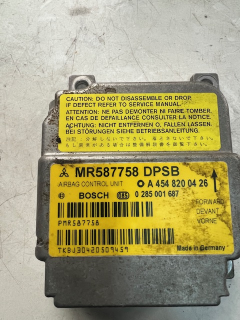Calculator airbag MR587758 / A 454 820 04 26 MR587758 / A 454 820 04 26 MR587758 / A 454 820 04 26 Smart Forfour [2004 - 2006] Hatchback 5-usi 1.1 MT (75 hp) Dezmembrez Smart Forfour 2005 1.1 benzina 55kw cod motor 134.910,cutie manuala in 5 trepte