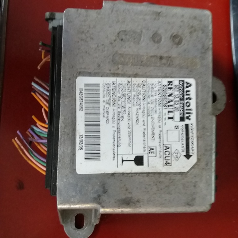 Calculator airbag Renault Megane 2, cod piesa 8200682381 ; 607139300