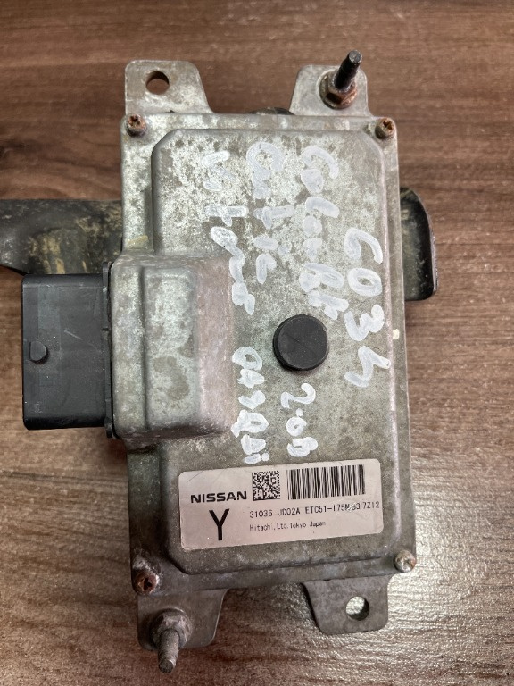 Calculator cutie automata Nissan Qashqai 2,0 Benzina 2008 Cod 31036 JD02A
