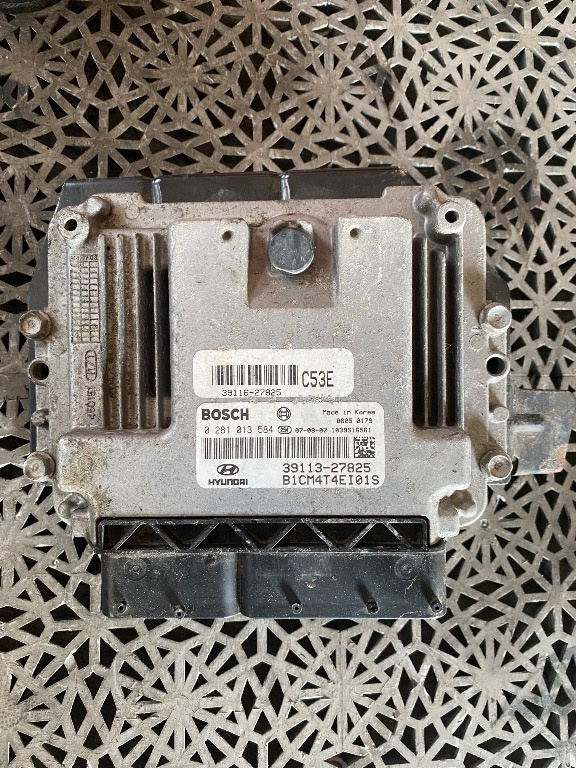 Calculator ECU 2.2 CRDI Hyundai Santa Fe an 2006 - 2010 cod 0281013584 / 39113-27825