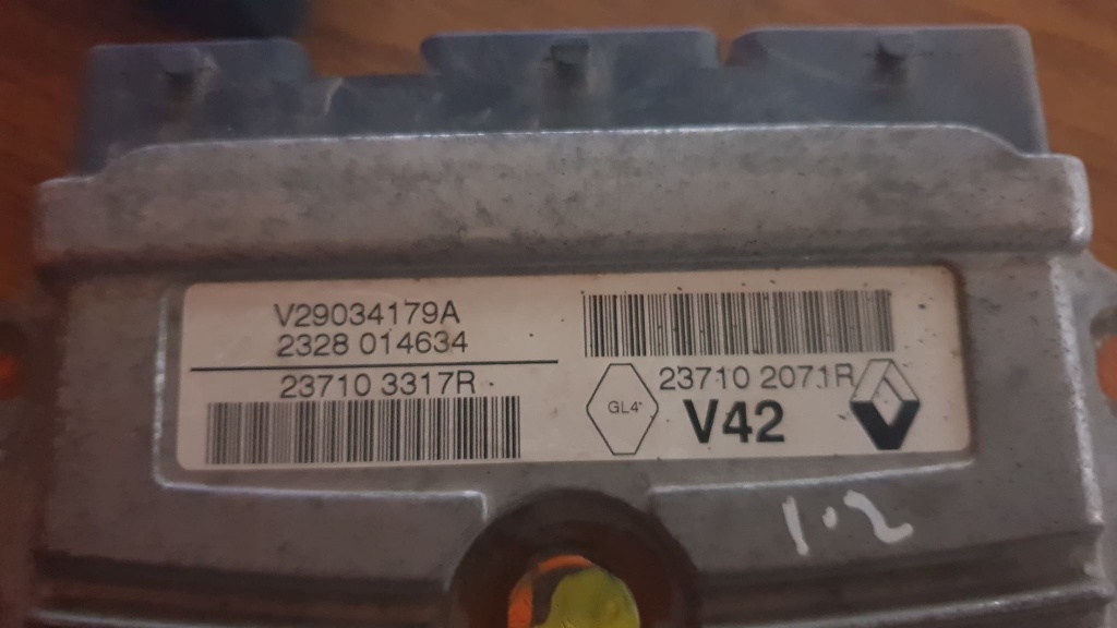 Calculator ECU Dacia Logan 2 2014 motor 1.2 benzina cod 237103317R