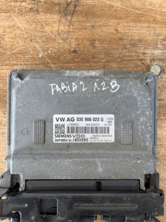 Calculator ecu pentru Skoda Fabia 2 cu cod : 03E906023Q / 5WP4085304