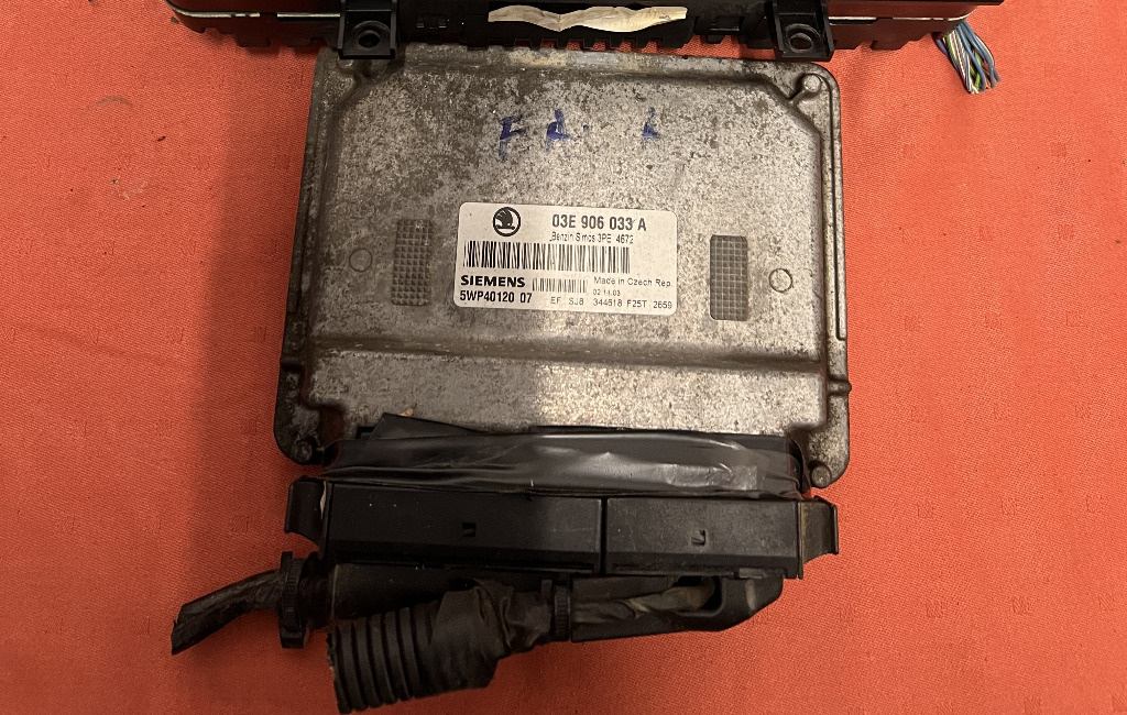 Calculator ECU Skoda Fabia 1.2 benzina 2004 - Cod 03E906033A