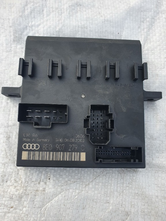 Calculator lumini audi a4 cod 8E0907279C