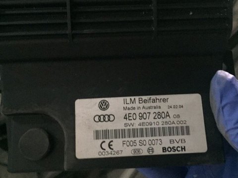 Calculator lumini Audi A8 cod 4E0907280A