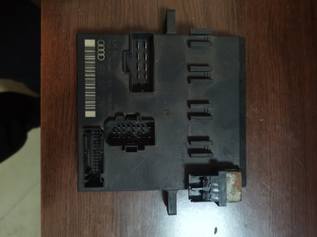 Calculator lumini confort Audi A4 - COD 8E0907279F