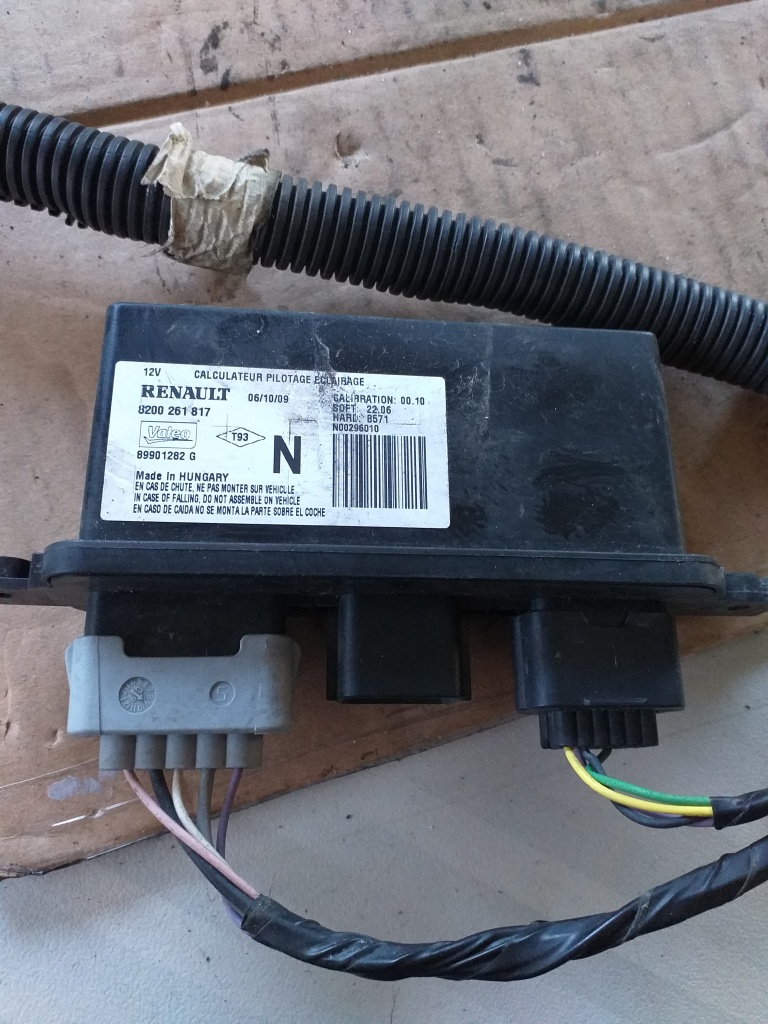 Calculator lumini Renault Clio 3 cod produs:8200261817