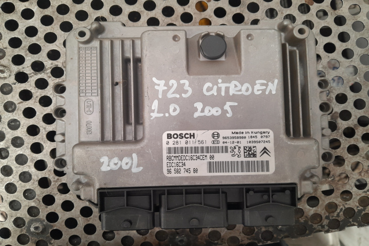 Calculator motor ECU 0281011561 Citroen C5 [facelift] [2004 - 2008]