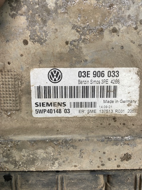 Calculator motor ECU 03E 906 033 Volkswagen Polo 3 [facelift] [2000 - 2002] Hatchback 3-usi 1.2 MT (64 hp) POLO 9N MOTOR 1,2 AZQ 47KW CUTIE FQE CULOARE ROSIE