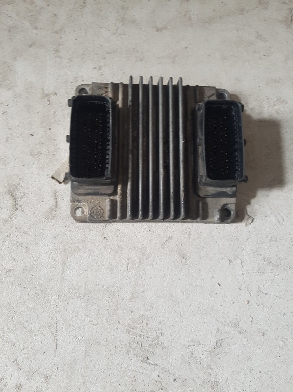 Calculator motor ECU 8972314050 09391899 Opel Astra G