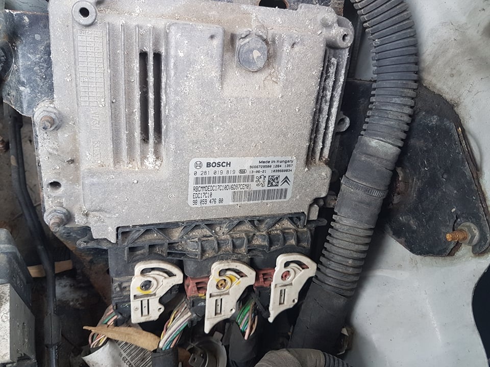 Calculator motor (ecu) 9805947680 0281019819 peugeot expert 3 1.6 hdi 9h07 90 cai