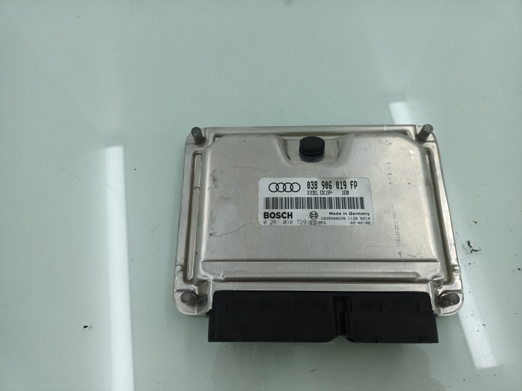 Calculator motor ECU Audi A4 B6 AWX 2001