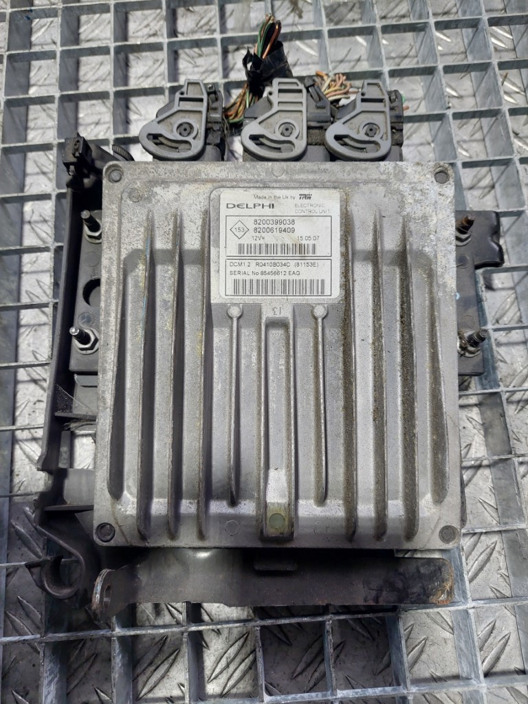 Calculator motor ECU Renault Megane 2 cod 8200399038 8200619409